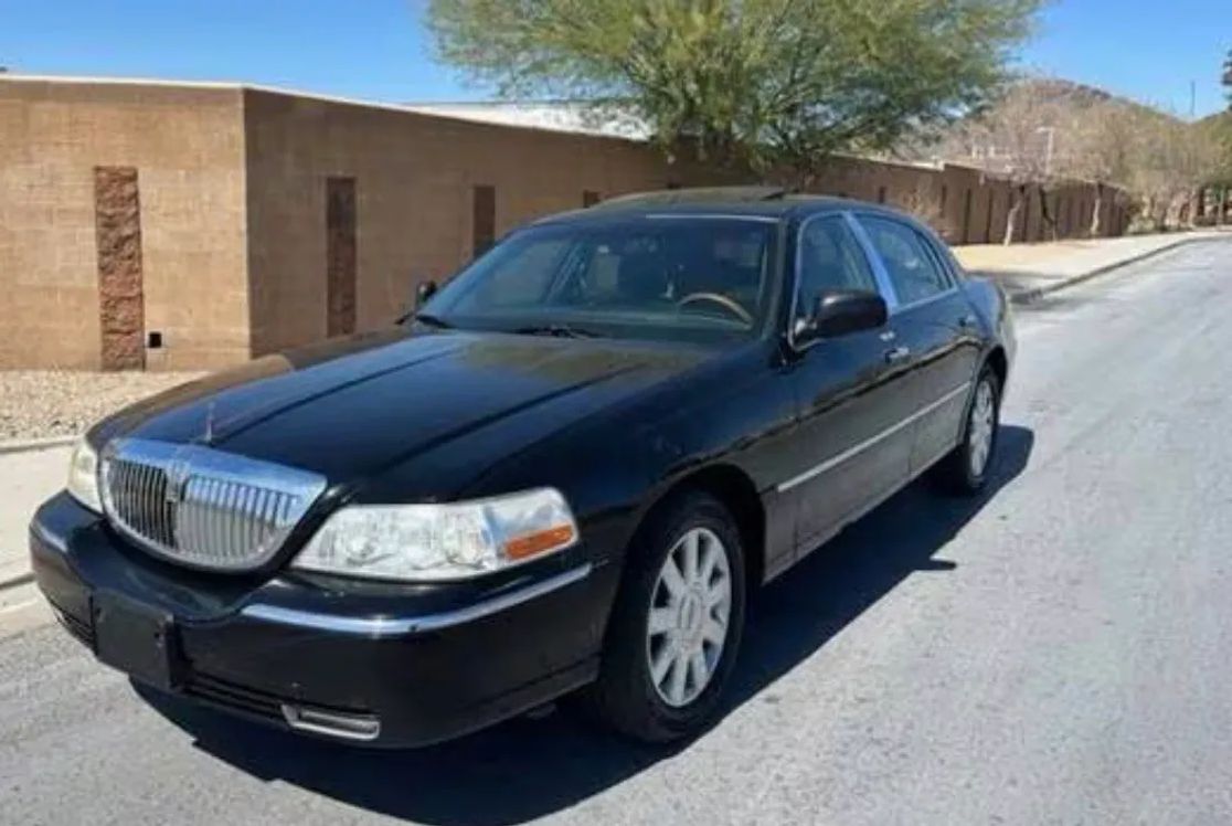 lincoln town car 2008 2LNHM84W18X663462 image lincoln town car 2008 2LNHM84W18X663462 image